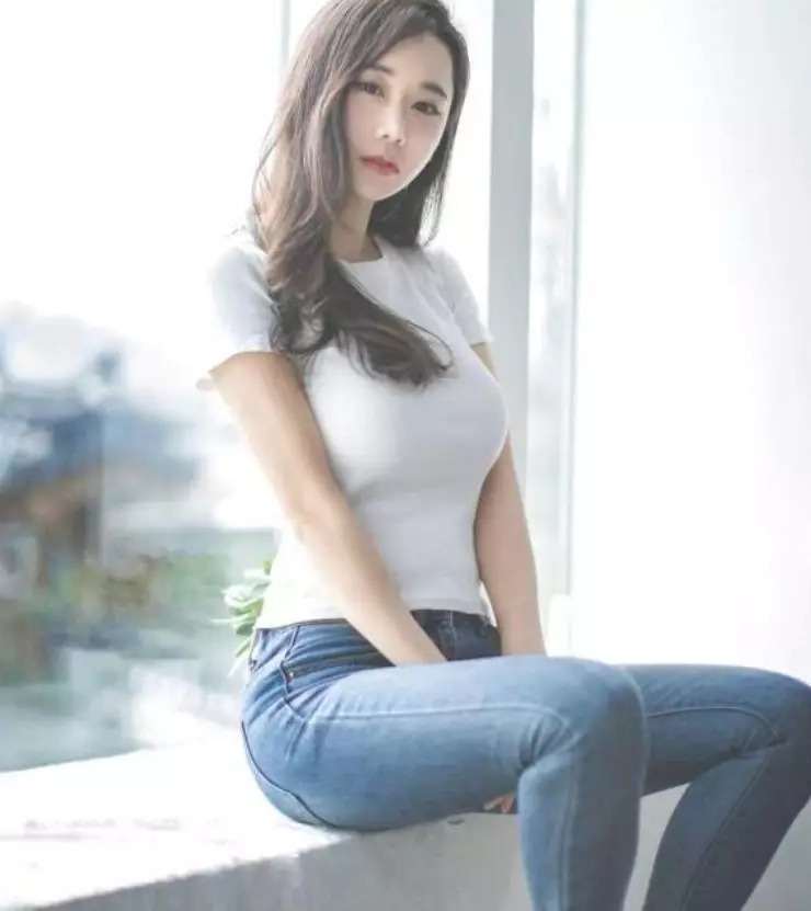 青春|潇洒有型的牛仔裤，尽显青春甜美气息
