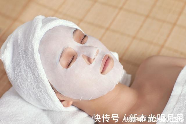 伊心美妆|女生敷面膜时,掌握“4个技巧”,效果翻倍,皮肤水嫩更细腻!