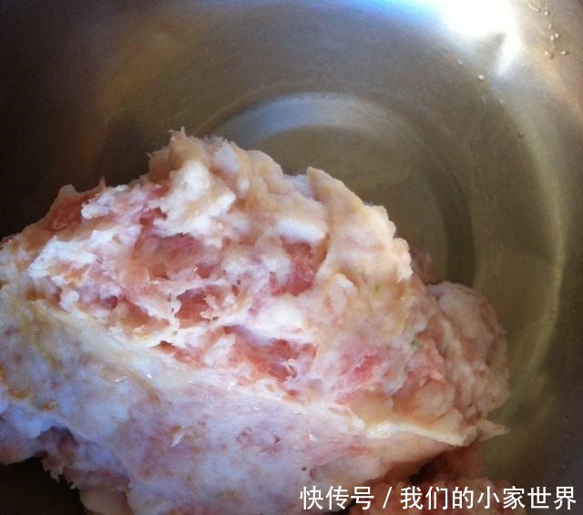  自制家庭版锅贴，不活面不擀面，皮薄馅大还多汁，学会都能开店了