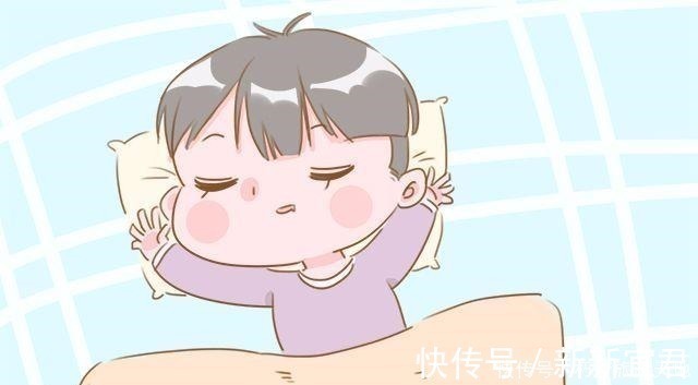 咆哮帝|宝宝睡觉为什么总是“双手投降”,原因太可爱了
