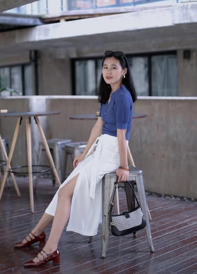 姐姐穿衣“太会省”,裤子直接剪开,立刻变成“裙子”