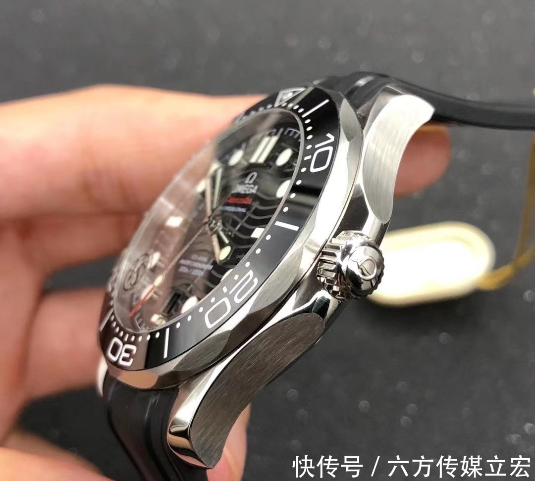 珐琅|VS厂欧米茄海马300米V2版本胶带款质量如何?值得入手吗?