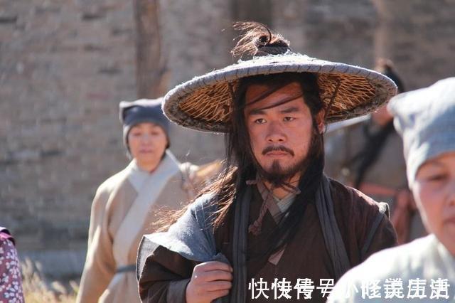 青龙偃月刀|他在梁山排名第五,驰聘沙场战无不胜,但林冲就是不服气他