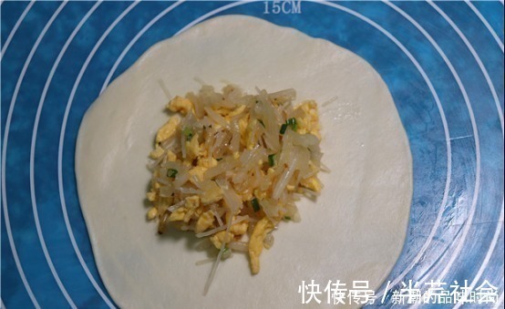 面粉|萝卜菜盒子这样做太香了，皮薄馅大，凉了也不会硬，比韭菜盒子香