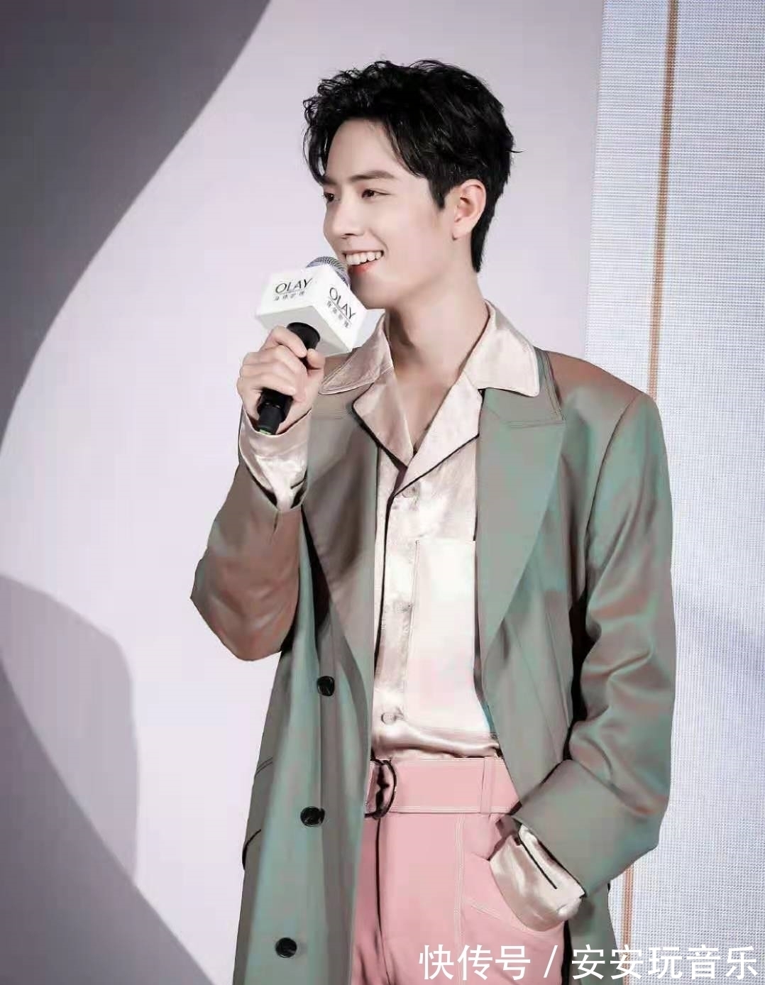 |肖战黑粉团建太搞笑,集体表白赞赞只为开骂,粉丝在线看笑话