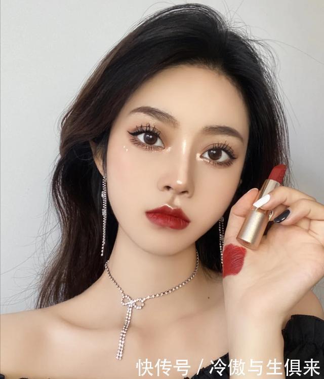 小仙女必备的“神仙”口红,价格接地气,涂上气质又显白