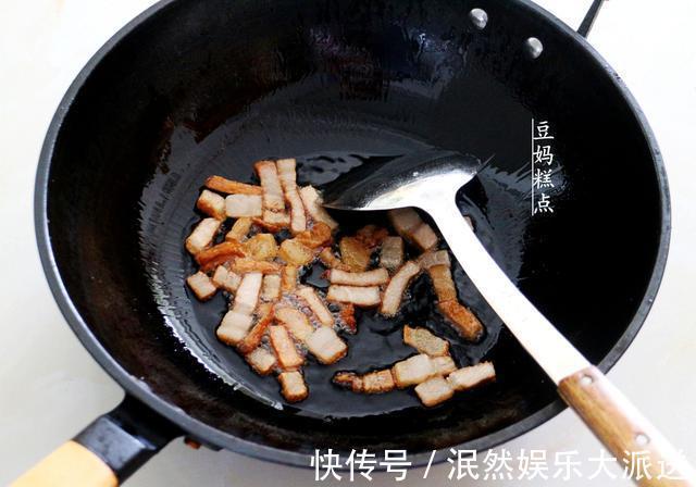 西兰花|白萝卜焖饭的做法,电饭煲简单一焖,连吃2碗才过瘾