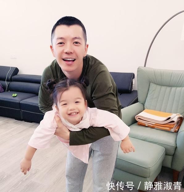 白色|王栋鑫晒出自己的豪宅，在家从不让老婆进厨房，曾经是个宠妻狂
