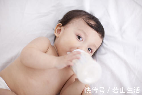 奶量|婴儿吃奶时为啥扭来扭去还哼唧?4个“语言信号”,新手爸妈了解