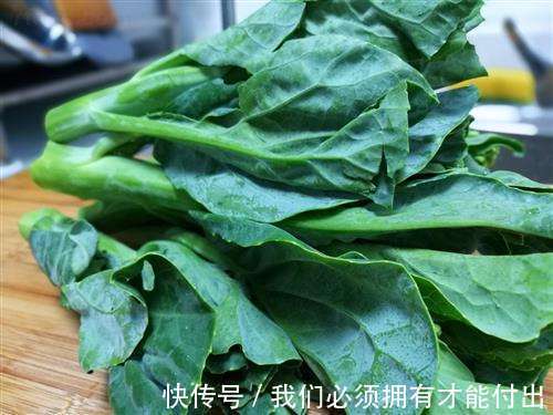 成骨细胞|女性不想老太快,此菜要常吃,皱纹淡了,小肚子平了,腰更挺了