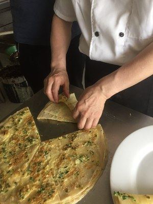 味道|卖了十几年鸡蛋饼的爷爷，做的饼又香又嫩，特好吃，味道堪称一绝