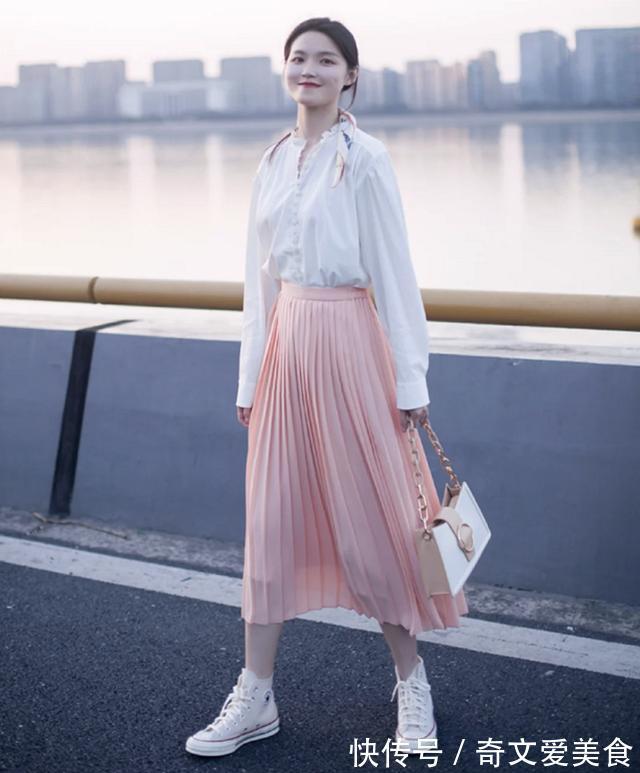 小西装 初春来一双“匡威鞋”,适合多种场合和风格,诠释简约美