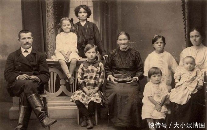 住民|上世纪初西伯利亚的住民生活，帽子和怀表是当地人的奢侈物件