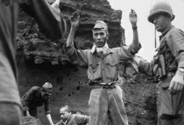 看起来|日军最真实的“切腹自尽”,看起来很高尚,实际上疼得满地打滚!