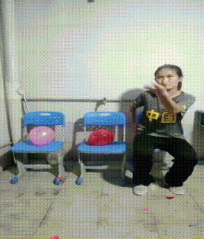 |搞笑GIF：好玩是好玩 就是有点费舌头