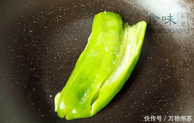 上桌|蒸茄子,直接上锅蒸不对教你一招,茄子鲜嫩不发黑,上桌就光盘