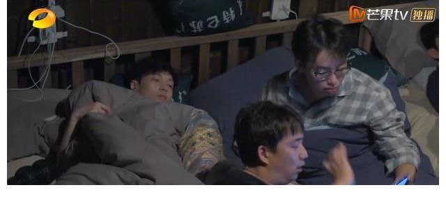 張藝興|張藝興、彭昱暢嗨聊游戲，黃磊、何炅暗稱有代溝