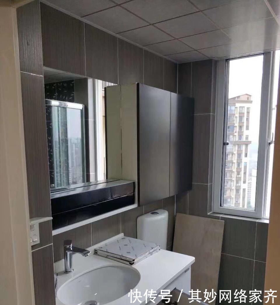 瓷砖|婆婆不顾反对请农村亲戚装修，完工后我懵了，瓷砖电视墙，谁见过