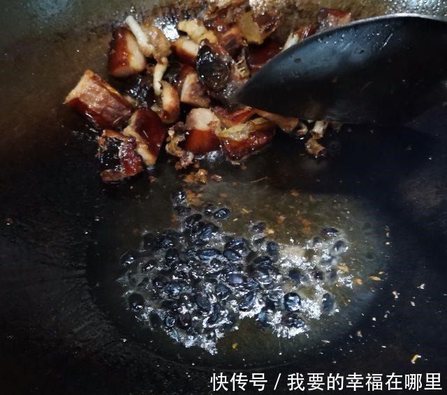  豆豉辣椒蒸腊草鱼，香喷喷的，下饭神器，佐酒必备