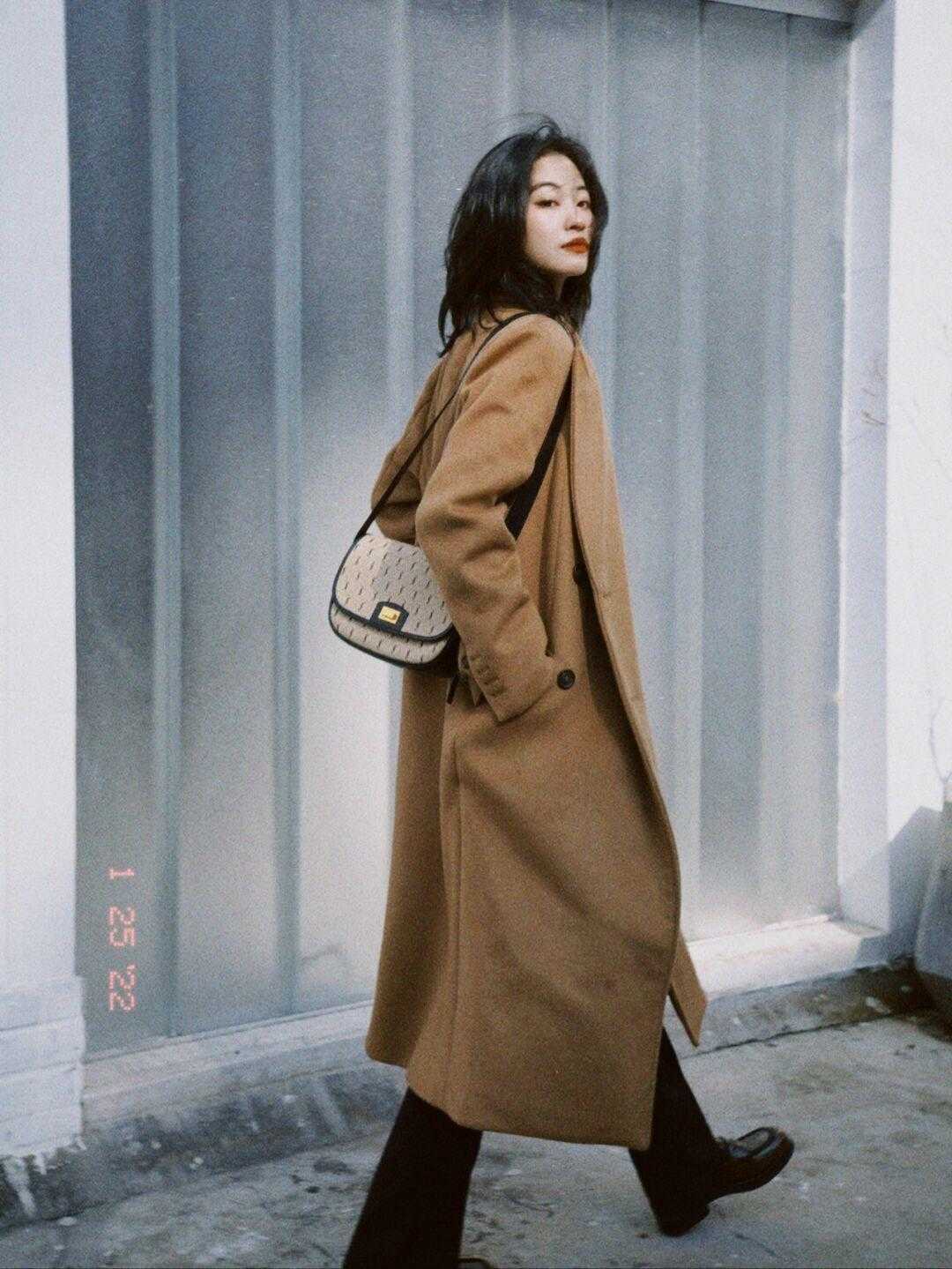 穿搭 简约大气的极简风穿搭,舒适随性又不挑人,每一套都能照穿