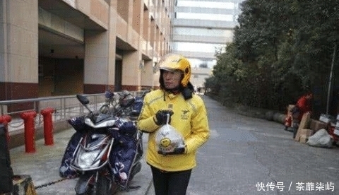 鱼肉|酸菜鱼里没有鱼肉,外卖员和商家争吵后,往顾客餐点里放烟头