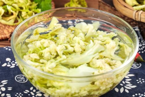 辣椒酱|做干锅花菜,先焯水还是先过油?教你一招,花菜香嫩爽脆,很入味