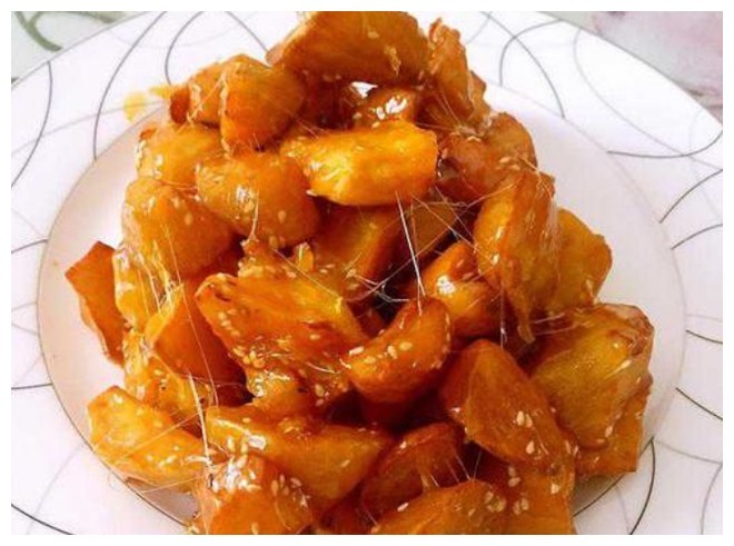 做拔丝地瓜时,切记不可直接下锅炸!厨师教你多1步,拔丝又酥脆