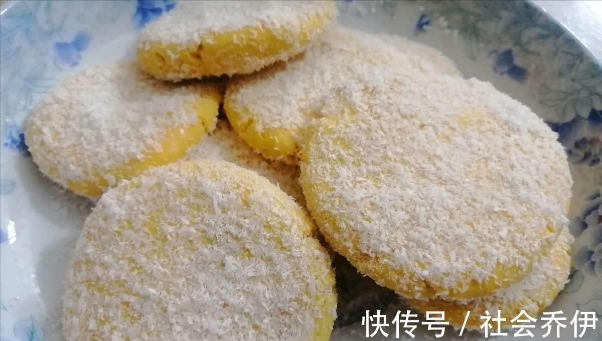 南瓜这样做,不炒也不蒸,软糯香甜还能拉丝,上桌全家抢着吃