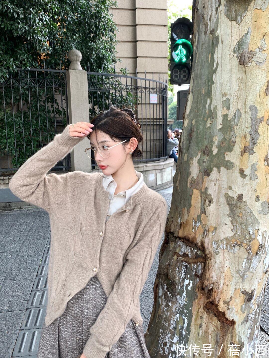 针织开衫|真正的时髦精,入秋第1件外套首选“针织衫”,百搭洋气又高级