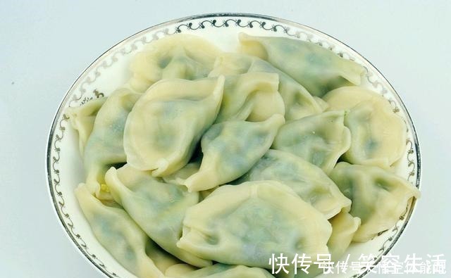 水分|调饺子馅用盐的窍门,正确使用,饺子馅才能鲜香美味没有汤汁