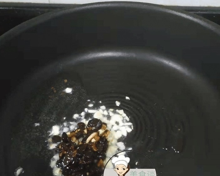 这青菜, 钙含量是莴笋的2倍, 配它一起炒, 清香脆嫩, 儿子吃撑了