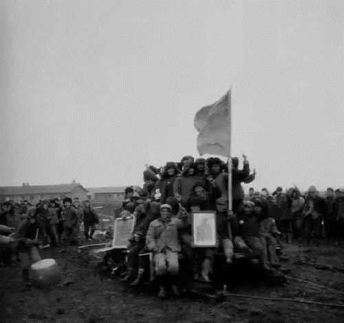 东北知青回忆：老乡教“鱼梁子”捕鱼，一晚上数千条，导致鱼绝种