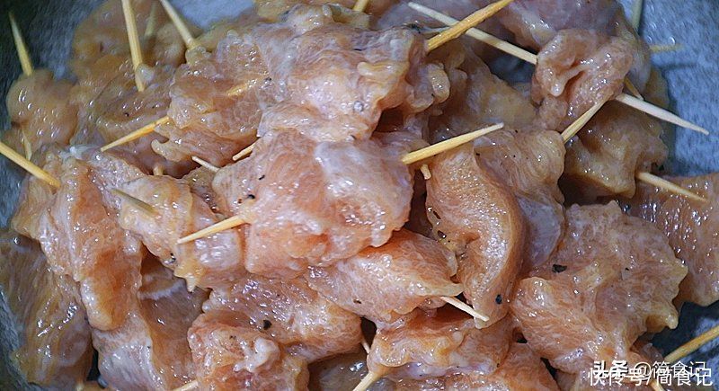 下酒|鸡胸肉别再煮着吃了！试试这样做，能当零食能下酒，比烧烤还解馋