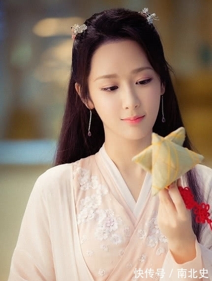 |邓伦出不了戏她搞笑安慰,乔欣没戏拍她帮忙介绍,杨紫真暖心