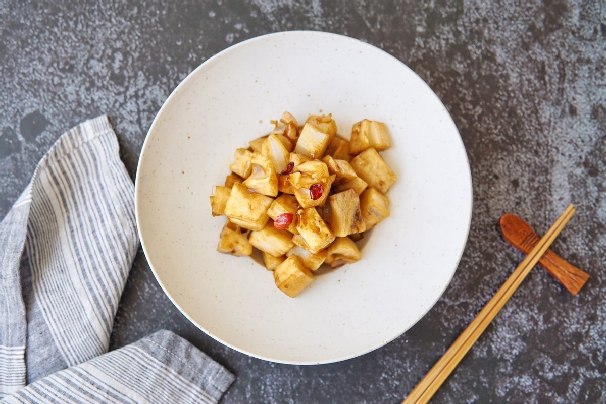 莲藕最下饭的做法，脆嫩亮白不发黑，吃起来比肉香