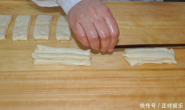 炸油条放酵母就废了!教你这样做,油条蓬松酥脆更好吃