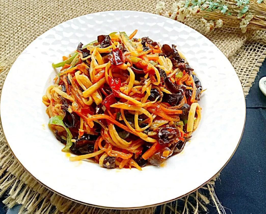 营养物质|它被称为“水中人参”!养肺补虚祛湿气,现在吃它正当时!