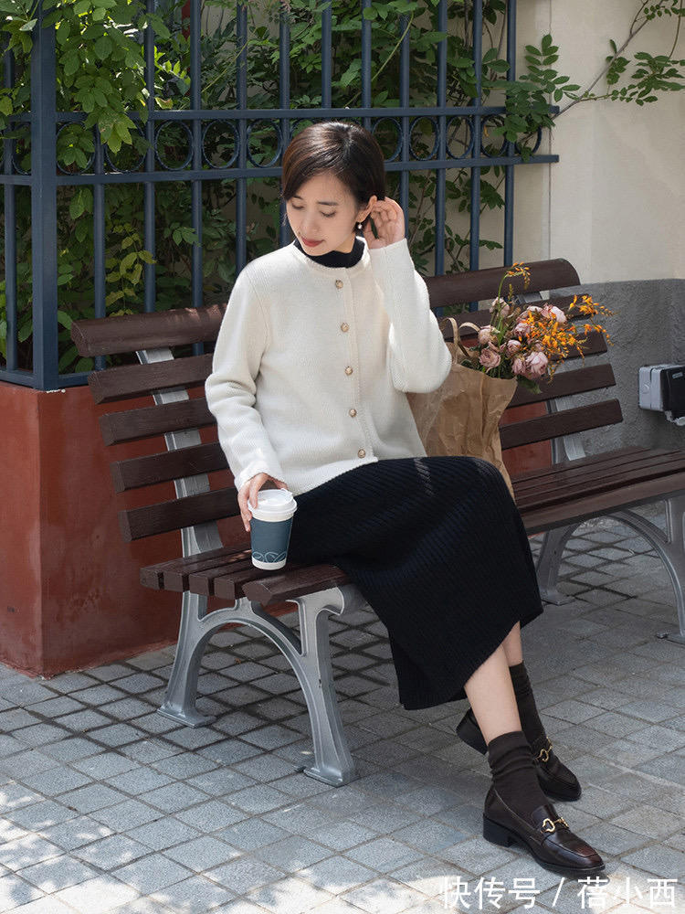 矮领 冬季少穿“紧身衣”,这3种毛衣更实用,优雅温柔还自带气质美