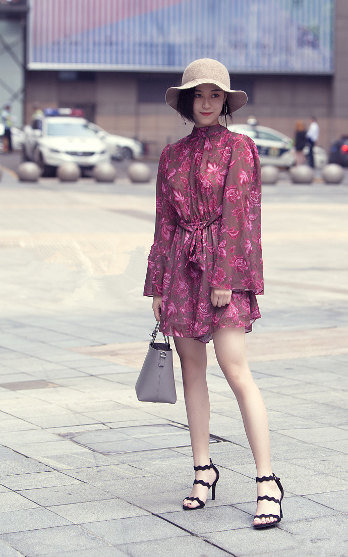 街拍|重庆街拍,一字肩的简约搭配,也能让你美美哒!