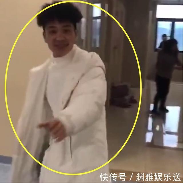 爸爸|产房外的爸爸得知自己有了女儿,开心的跳起来,护士逗笑