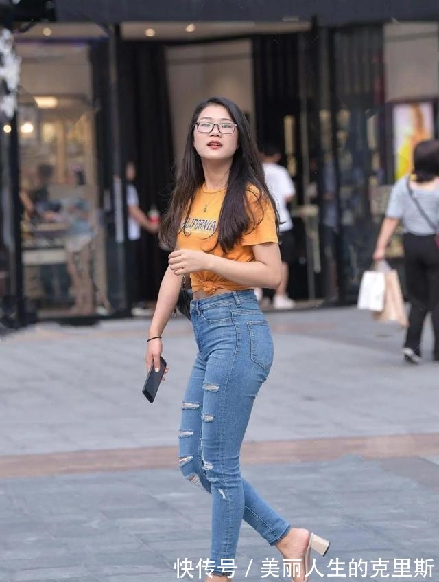 一字带 夏季穿搭不重样,多几款“短裤”的身影,这样穿越来越有魄力!