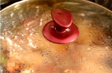 不用去饭店,三汁焖锅在家就能做,一大锅不到30元就让家人吃到撑