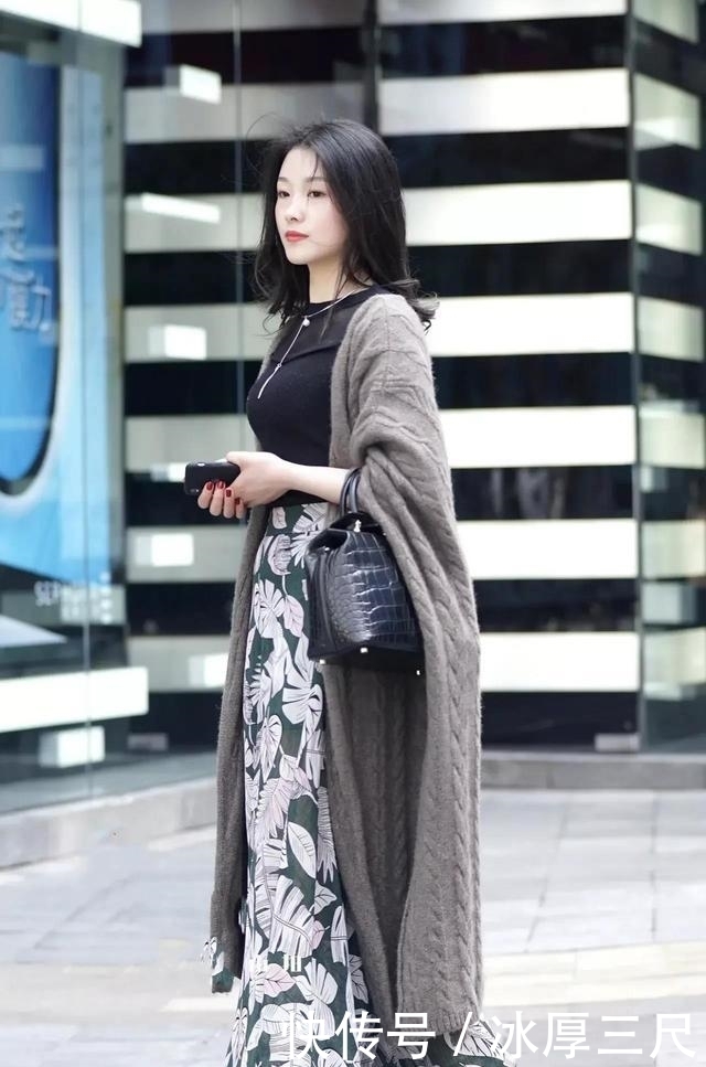 初春选择雪纺裙,时髦美丽又精致,秀出大方优雅的气质