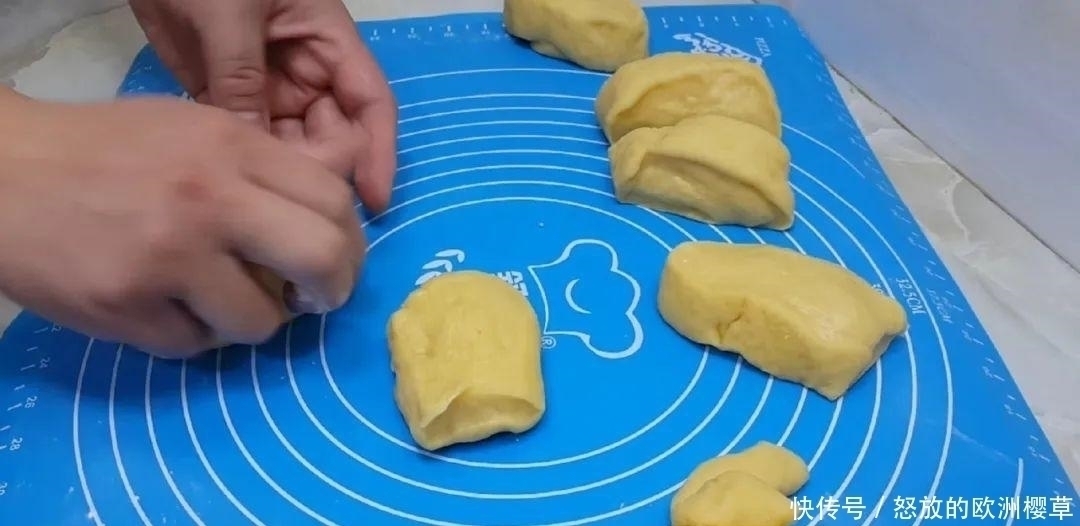 面包这样做才好吃,加4个鸡蛋,比蛋糕简单好吃,没烤箱也能成功