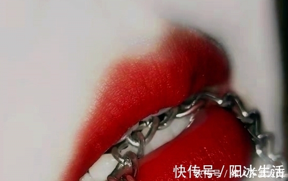 来袭|“原相机+嘴巴”来袭!咬链子可以,唇刷可以,看到刀片:厉害了