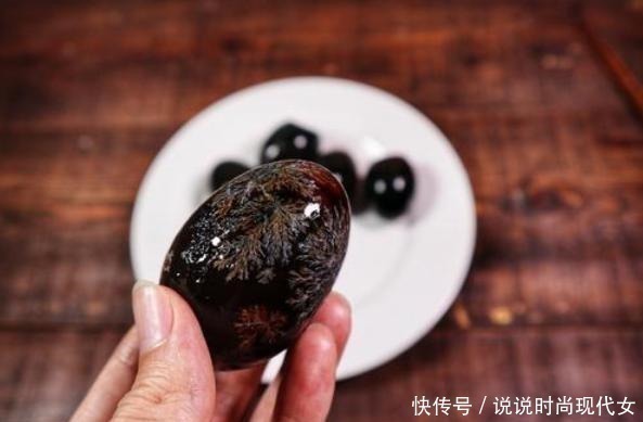水煮|吃皮蛋,需要煮一煮吗很多人搞错,难怪“没味儿”,不懂别乱吃