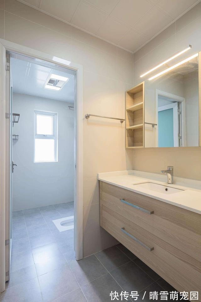 干湿分离|卫生间做了干湿分离依然到处都是水?只有一道隔断,不算干湿分离