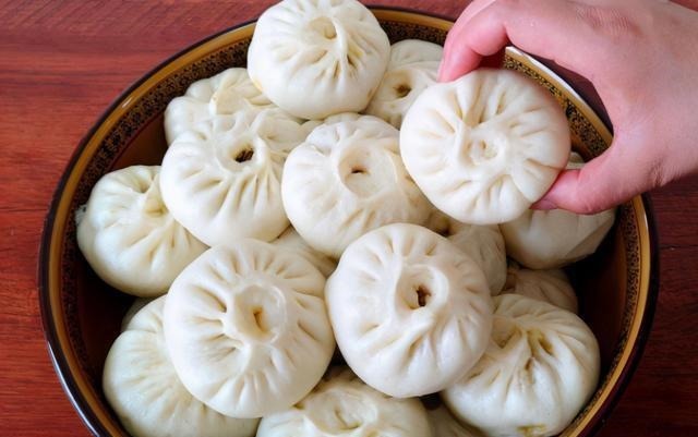 蒸馒头或者蒸包子,牢记2个小窍门,蒸好柔软饱满,比买的还香?