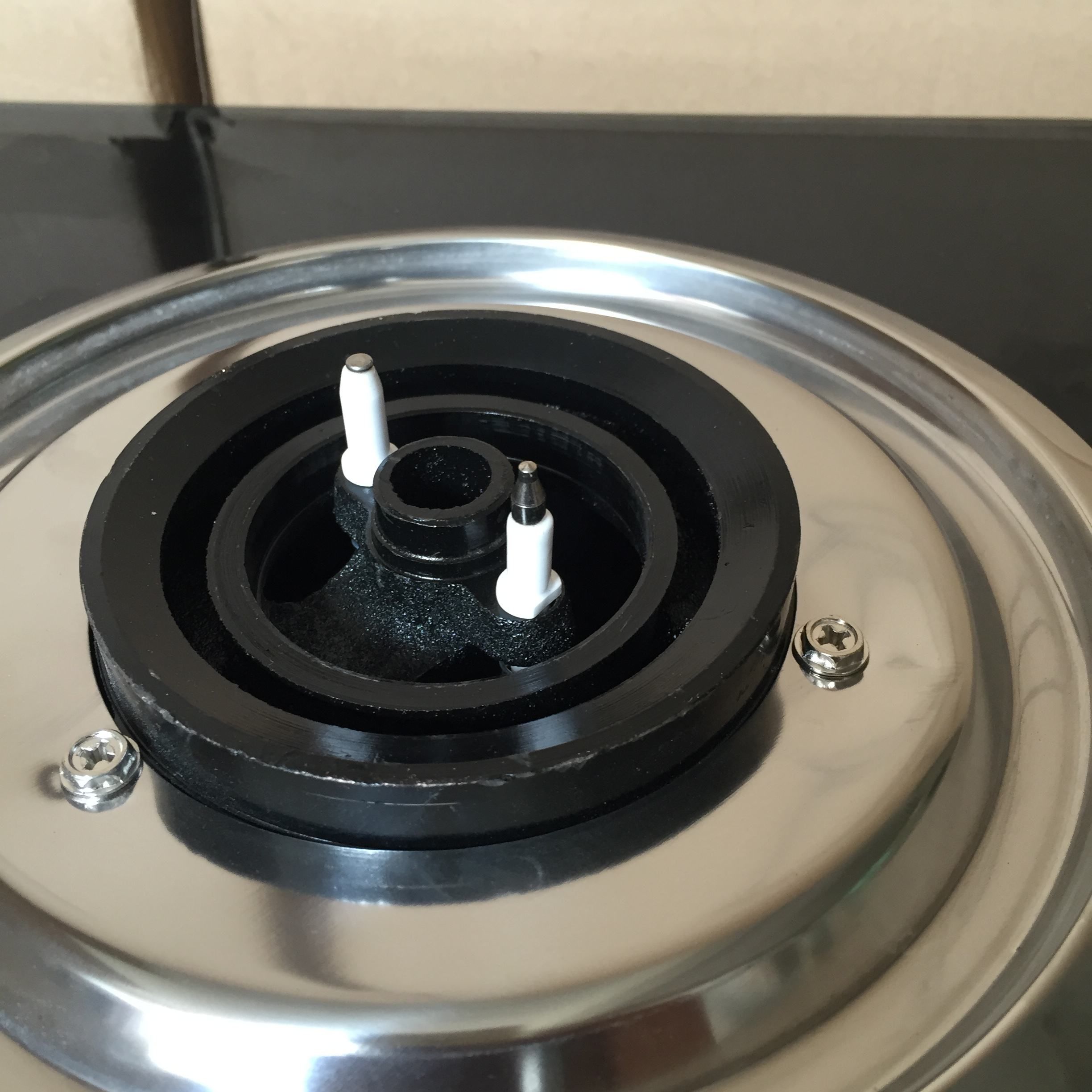 燃气灶不能打火、打火速度慢，一般是这里出了问题