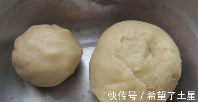 面团|中秋节快到了，教你自制月饼，不用烤箱，外酥里鲜，太香了！